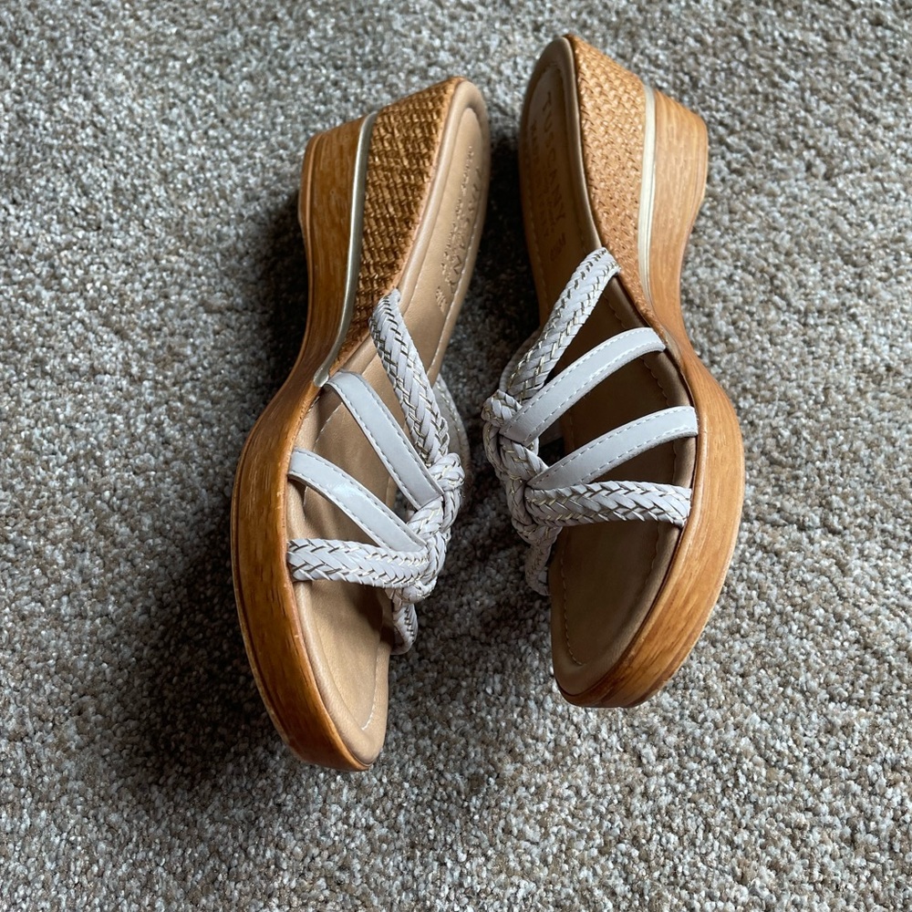 Tuscany by Easy Street Made in Italy Women's Wedge Sandals -white Size 8.5M - Picture 4 of 9